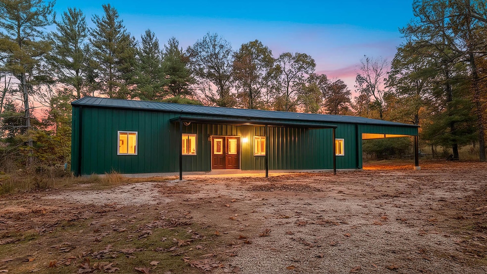 3 bed 4 bath house on 30 acres000