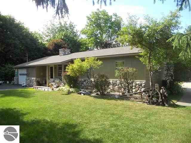 503 Buckley St, Elk Rapids, MI 49629 - photo 1