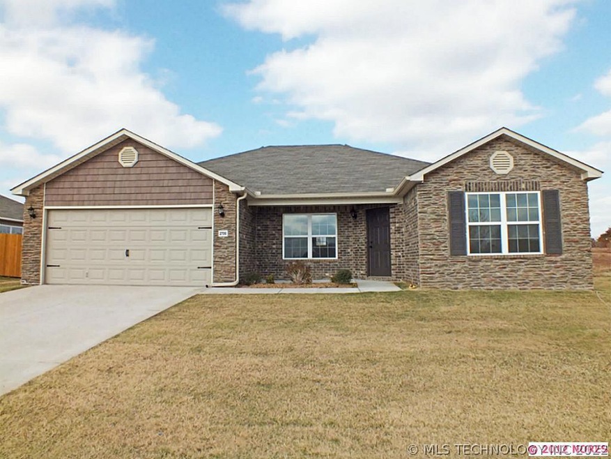 Welcome to  Iron Horse Ranch in Broken Arrow!  Thi