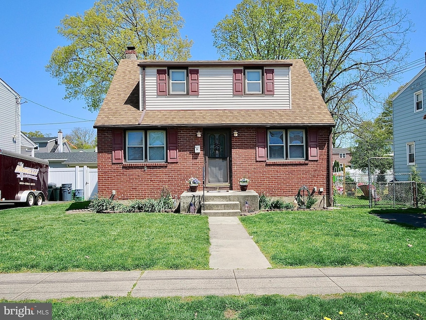 426 Edgewood Ave, Folsom, PA 19033 - photo 1