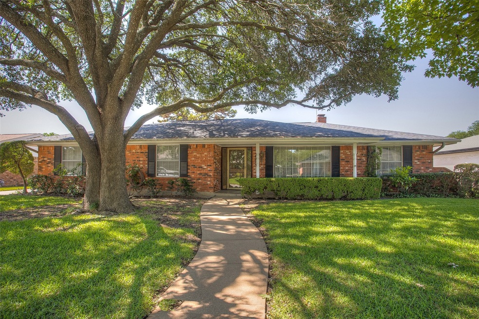 4273 Barcelona Dr, Fort Worth, TX 76133 - photo 1