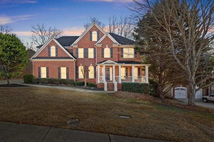 View of front of home featuring a porch and a yard