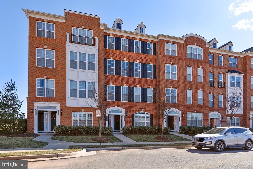 43073 Thoroughfare Gap Terrace unit 104, Ashburn, VA 20148 - photo 1