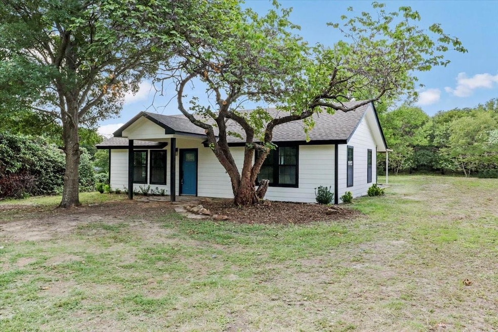 210 Spring Valley Ct, Springtown, TX 76082 - photo 1