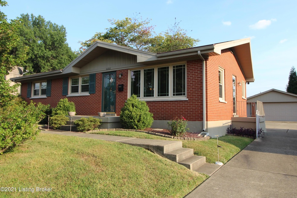 6208 Apex Dr, Louisville, KY 40219 - photo 1