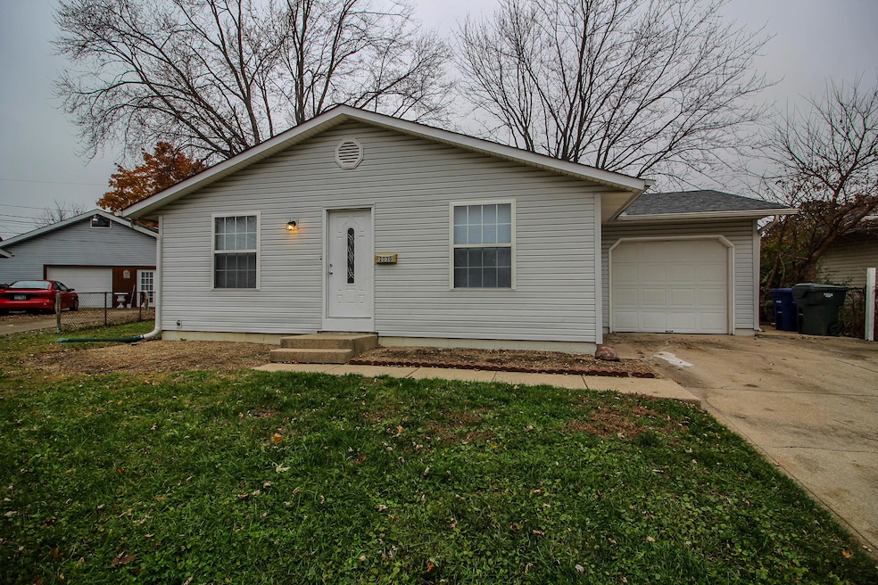 2038 Shawbury Ct W, Columbus, OH 43229 - photo 1