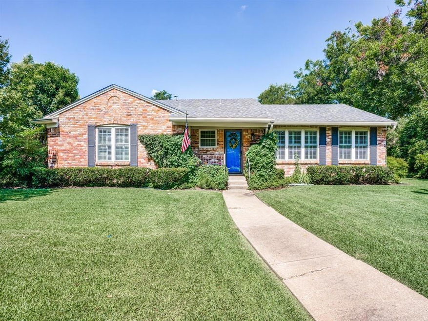 Sparkman Club Charmer on spacious interior corner 