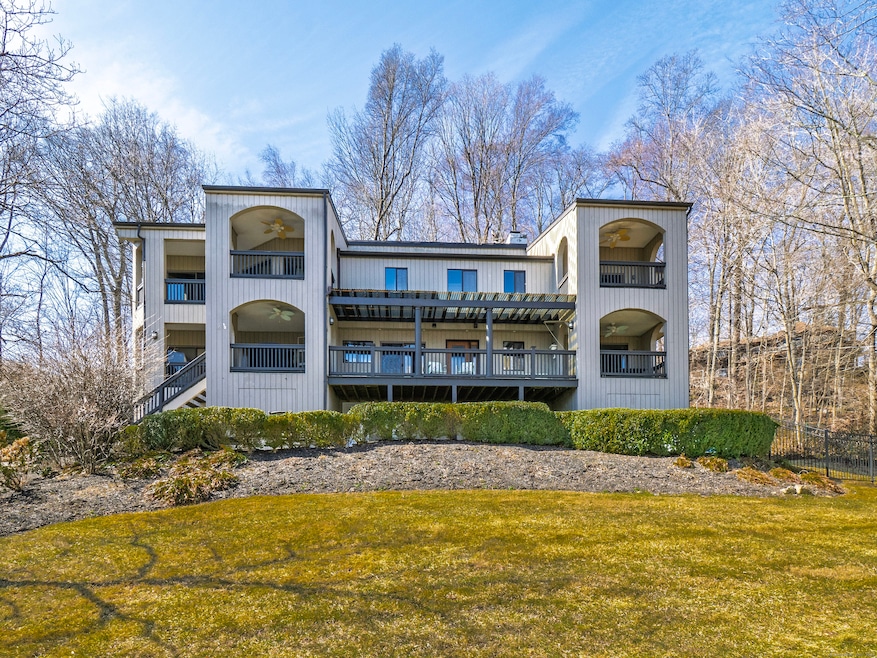 127 Mamanasco Rd, Ridgefield, CT 06877 - photo 1