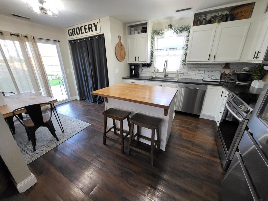 821 Abundance Place, Churubusco, IN 46723 - photo 1