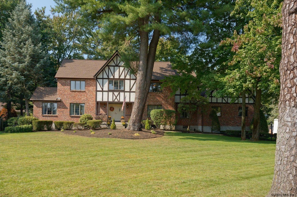 31 Carriage Hill Dr, Latham, NY 12110 - photo 1