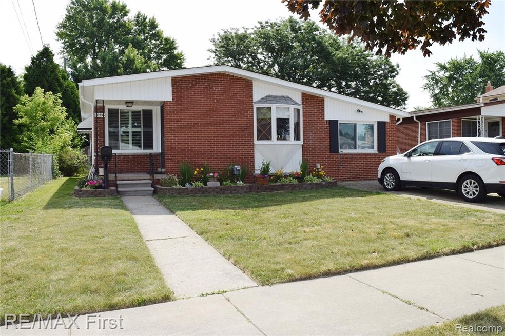 30556 J Carls St, Roseville, MI 48066 - photo 1