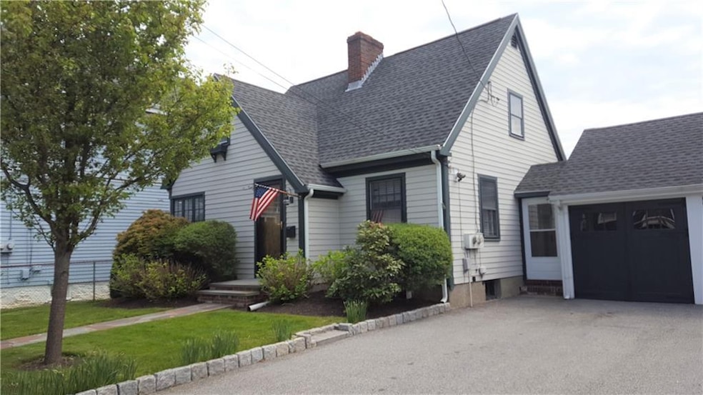 12 Morgan St, Newport, RI 02840 - photo 1