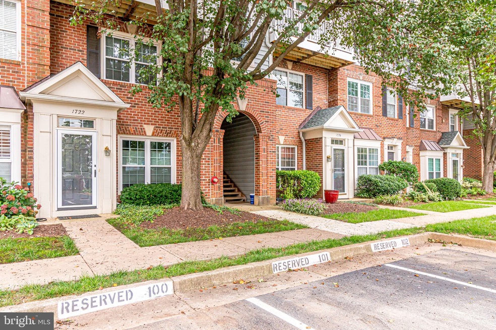 1724 Osage St unit 303, Alexandria, VA 22302 - photo 1
