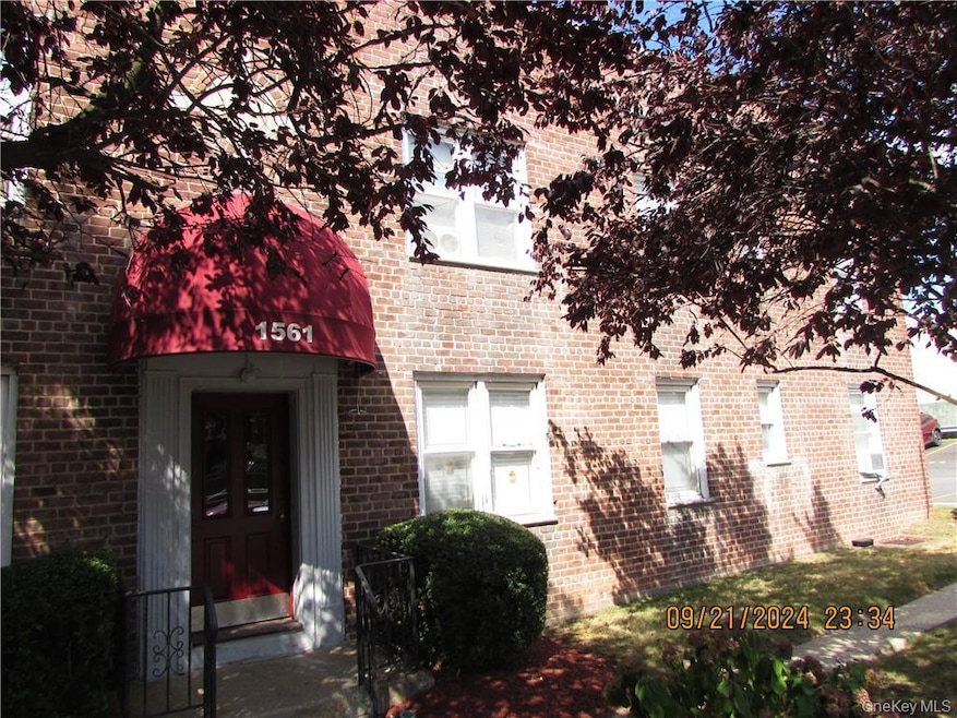 1561 Central Park Ave unit I-5, Yonkers, NY 10710 - photo 1