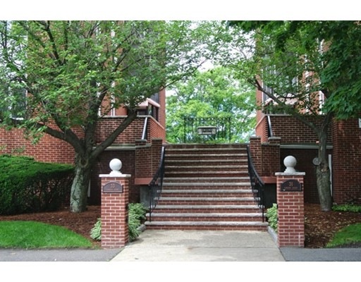 33 Lodgen Ct unit 3C, Malden, MA 02148 - photo 1