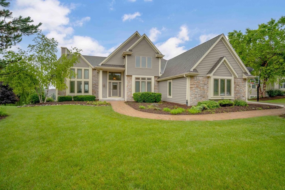 W132N6588 W View Dr, Menomonee Falls, WI 53051 - photo 1