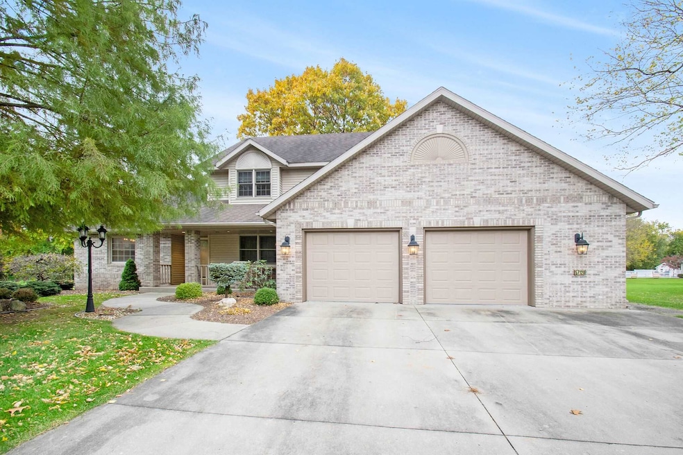 57120 Bluff Crest Dr, Elkhart, IN 46516 - photo 1