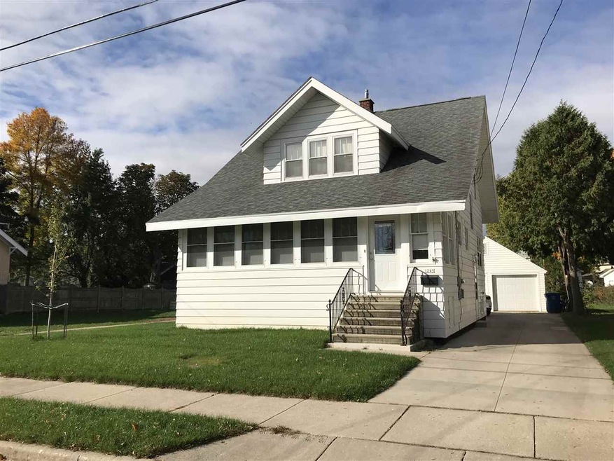 1245 Spruce St, Oshkosh, WI 54901 - photo 1