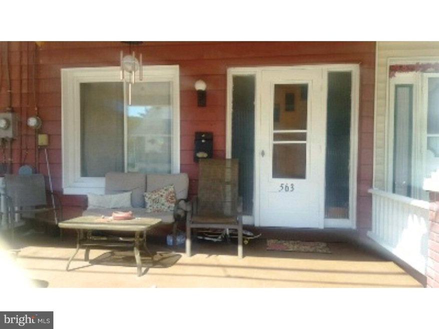 563 Furnace St, Emmaus, PA 18049 - photo 1