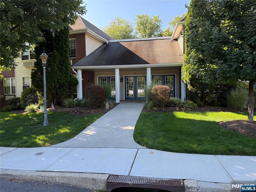 25 Crest St unit 112, Westwood, NJ 07675 - photo 1