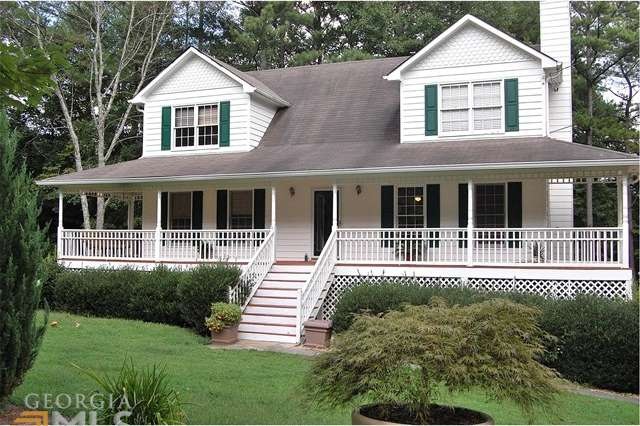 Spacious 3 Bedroom, 2 Bath Cape Cod with Rocking C