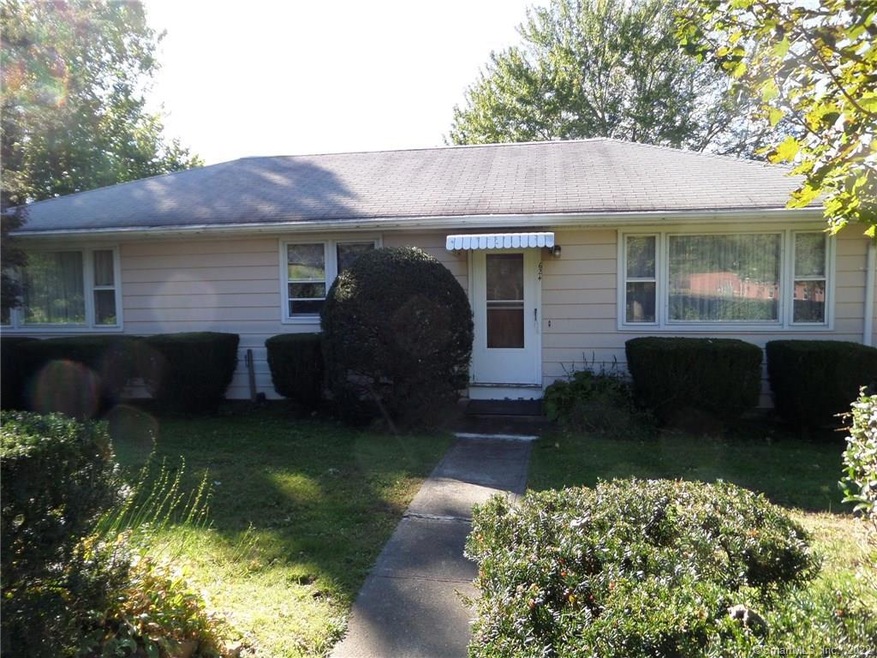 624 Oronoke Rd, Waterbury, CT 06708 - photo 1