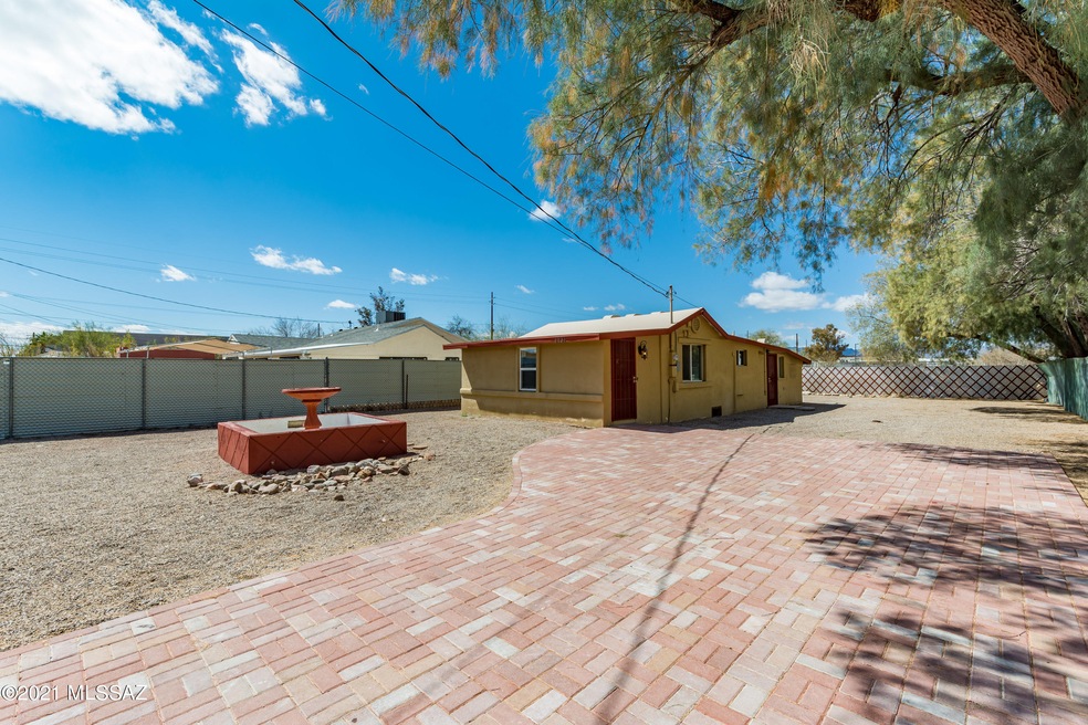 3231 N Geronimo Ave, Tucson, AZ 85705 - photo 1