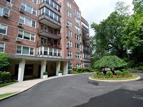 3 Washington Square unit 4F, Larchmont, NY 10538 - photo 1
