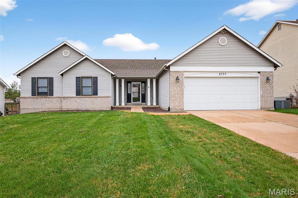 2737 Red Cedar Parc Dr S, O Fallon, MO 63368 - photo 1