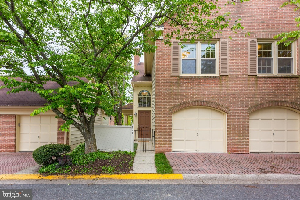 5802 Linden Square Ct, Rockville, MD 20852 - photo 1