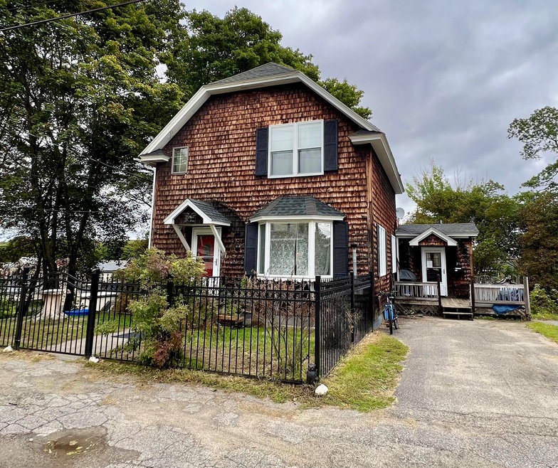 95 Highland Ave, Millinocket, ME 04462 - photo 1