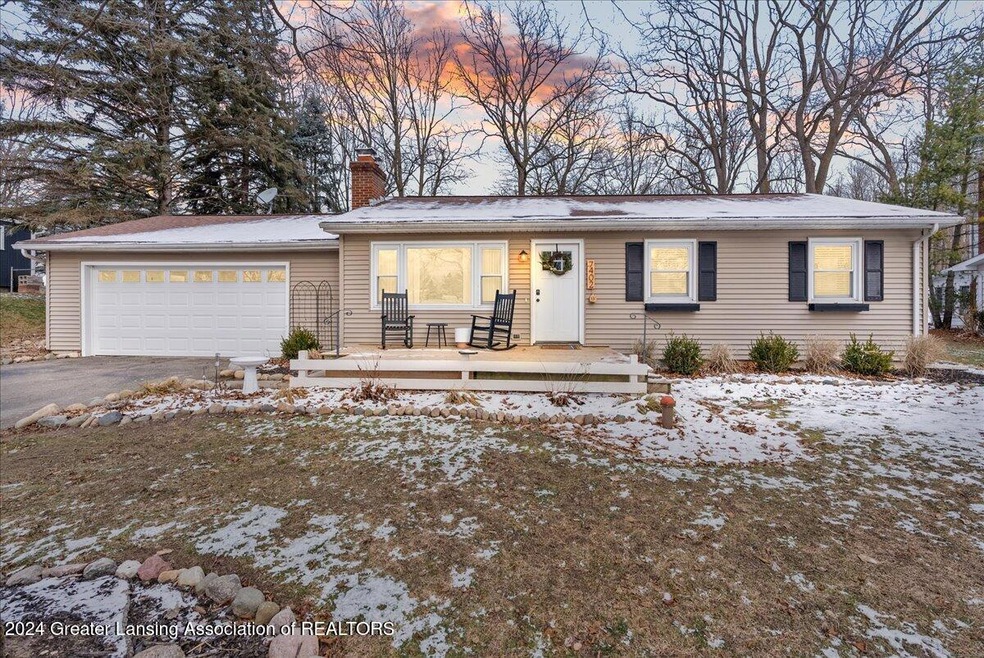 7402 Williamsburg Rd, Lansing, MI 48917 - photo 1