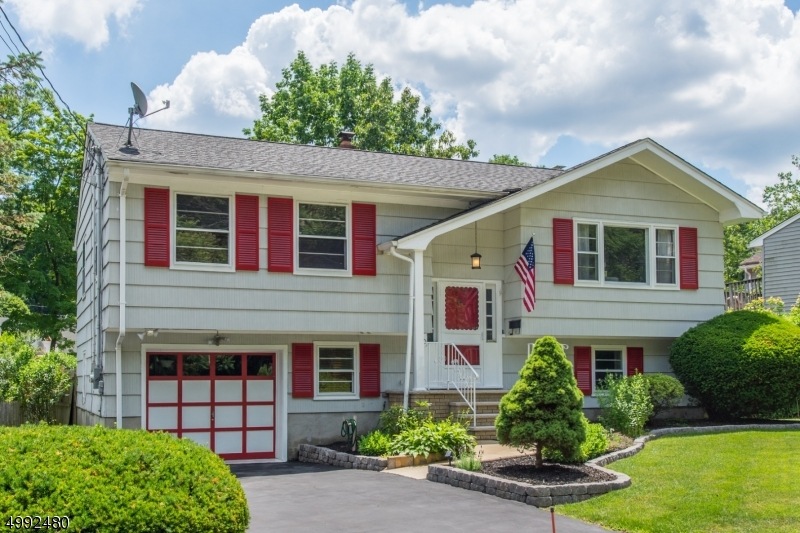 140 Reeve Ave, Bloomingdale, NJ 07403 - photo 1