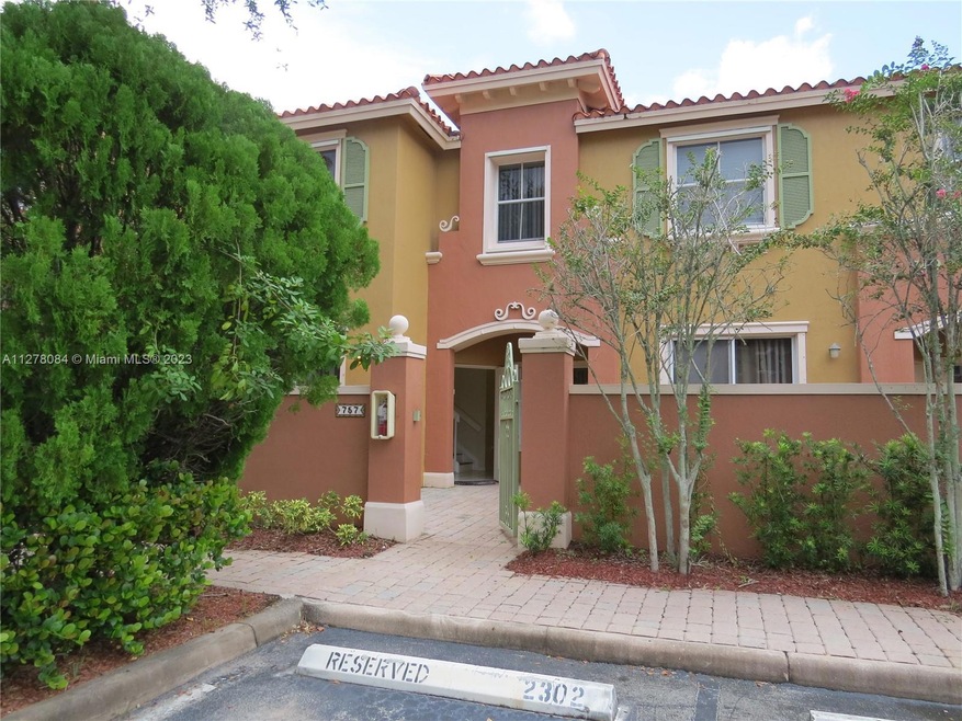 757 SW 107th Ave, Pembroke Pines, FL 33025 - photo 1