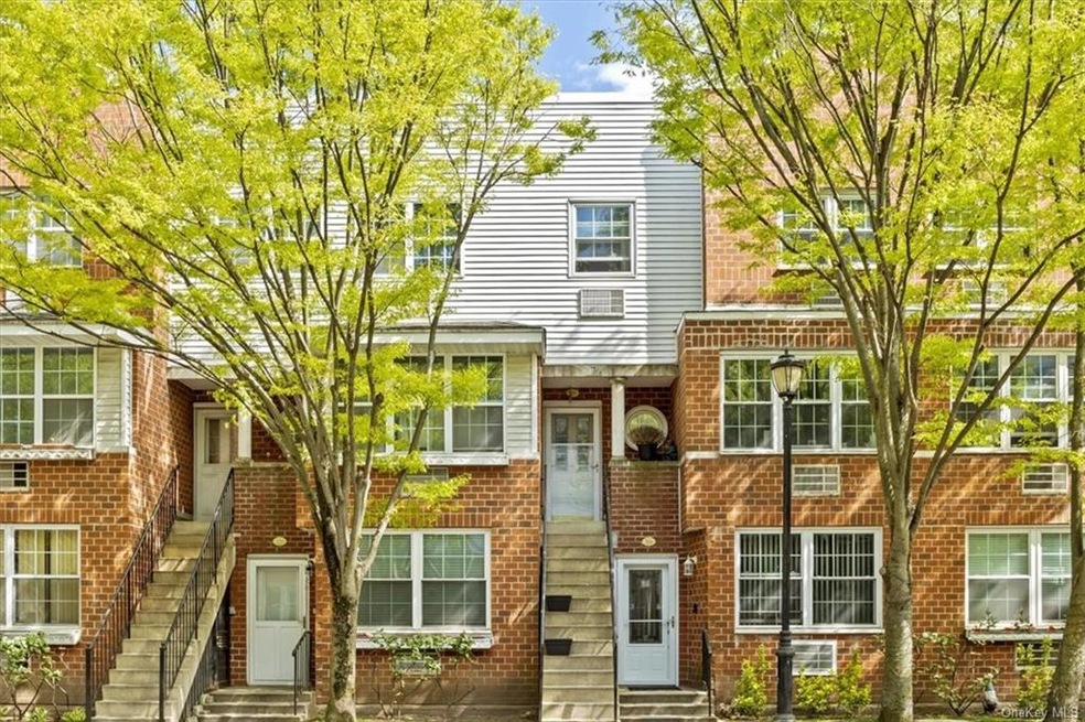 318 Sunset Blvd unit 13318, Bronx, NY 10473 - photo 1