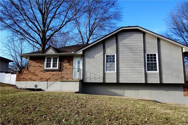 Updated & remodeled home waiting for new owners!