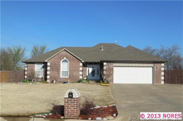 Nice curb appeal.  Semi cul de sac.  Extra wide dr