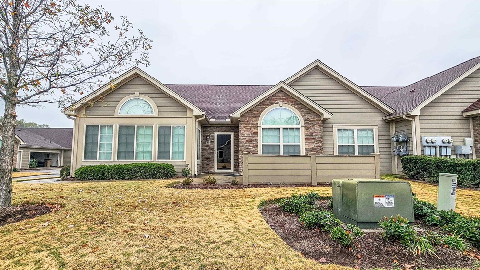Spacious condo living at The Oaks at Woodchase