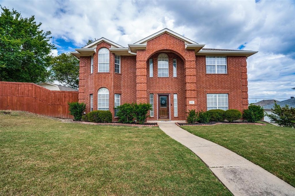 901 Foxwood Ln, Wylie, TX 75098 - photo 1