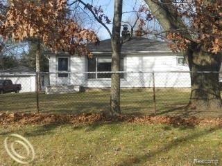 7188 Wedworth St, Waterford, MI 48327 - photo 1