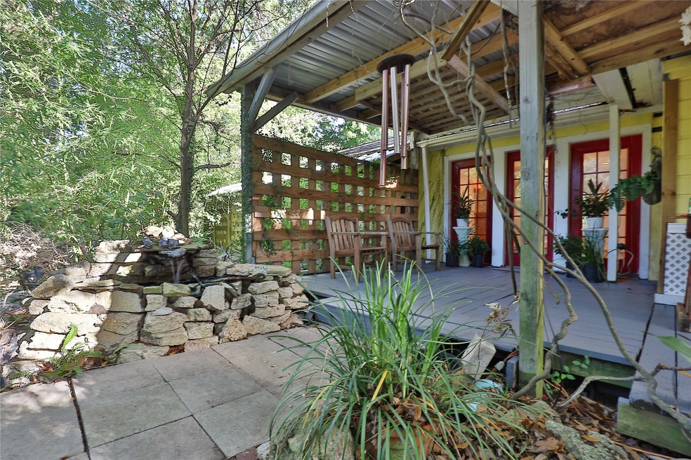 2530 Stadium Dr, Alvin, TX 77511 - photo 1