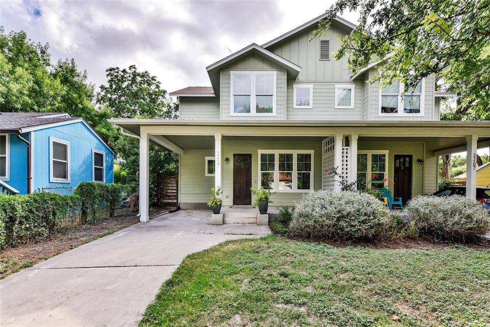 Craftsman house with a carport, board and batten 