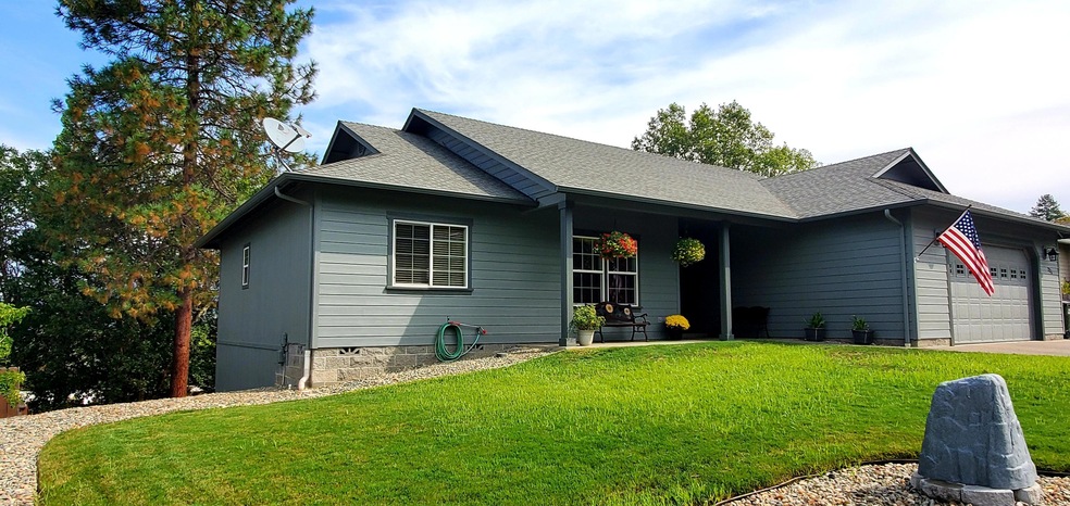 226 Sapphire Ct, Grants Pass, OR 97527 - photo 1