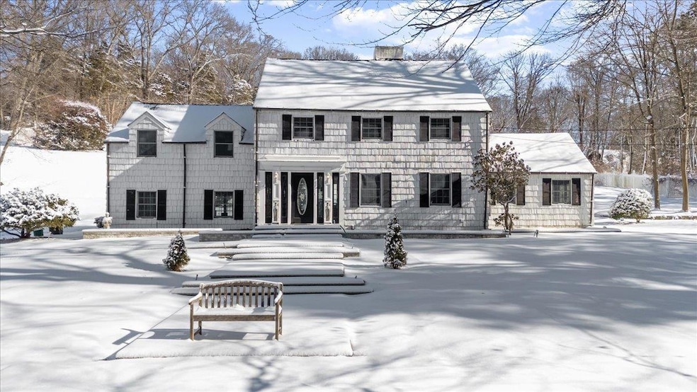 100 Wolver Hollow Rd, Glen Head, NY 11545 - photo 1