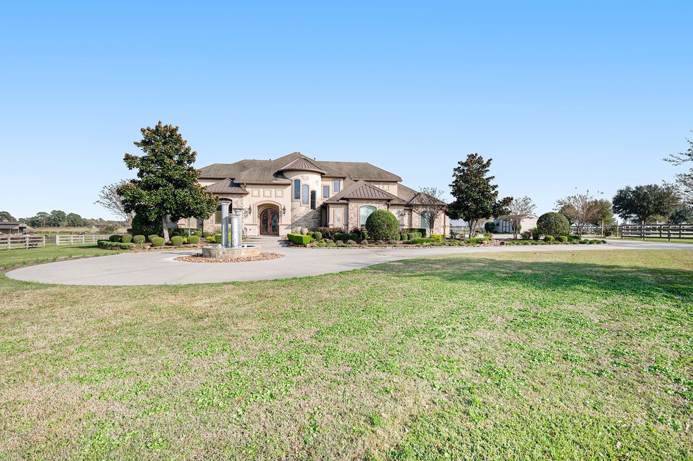 Welcome to 20402 Old Windmill Trail.