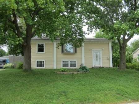 126 Del Rio Rd, Carpentersville, IL 60110 - photo 1