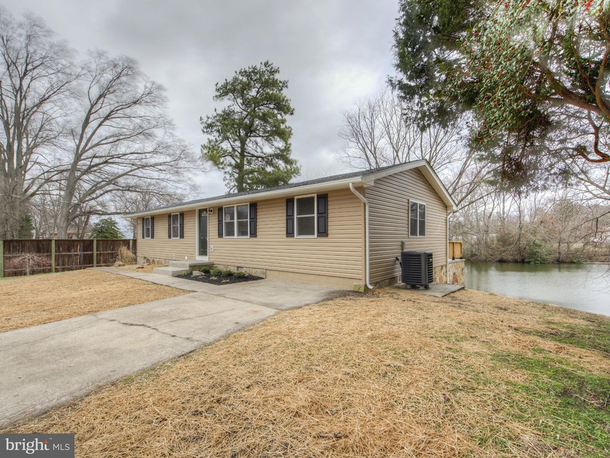 174 Lake Shore Dr, Colonial Beach, VA 22443 - photo 1