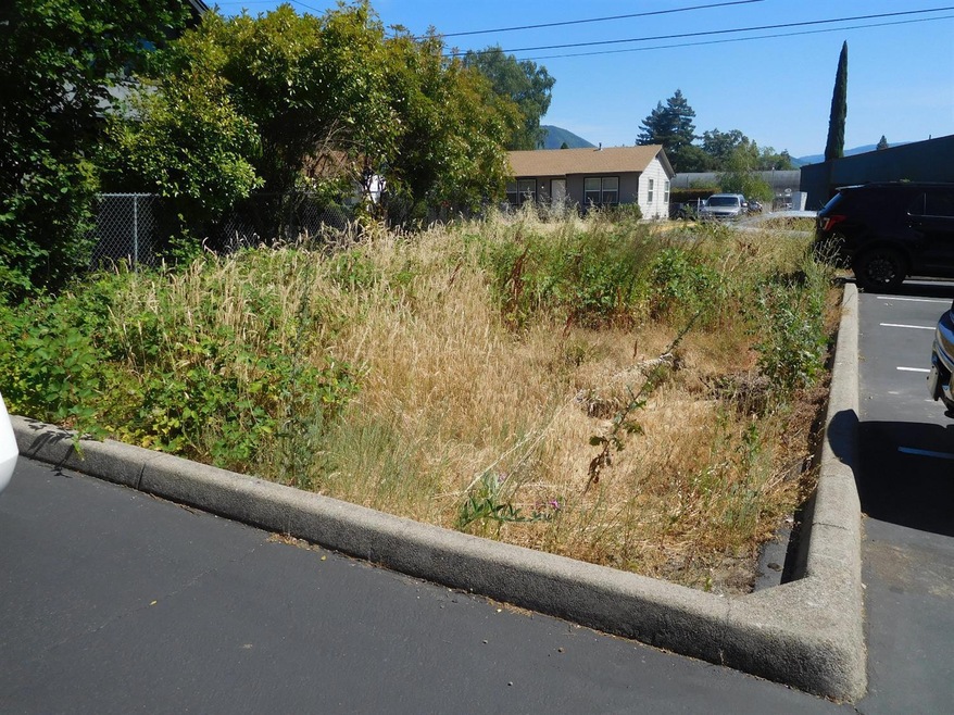 210 NE Outlook Ave, Grants Pass, OR 97526 - photo 1