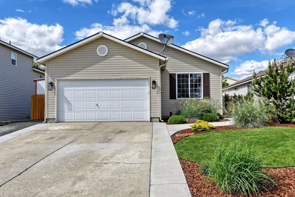 715 E Tara Lee Ave, Medical Lake, WA 99022 - photo 1