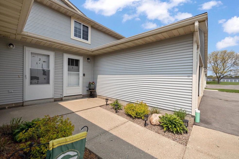 Exterior_441 Slinger Rd Unit 3 (2)